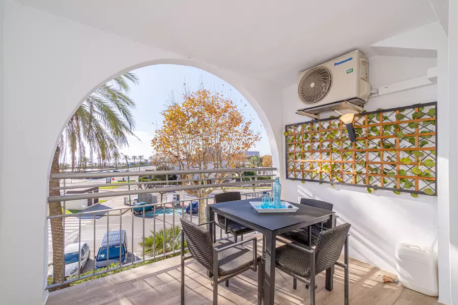 Charmante Wohnung mit Meerblick und direkt am Strand zum Verkauf in Empuriabrava