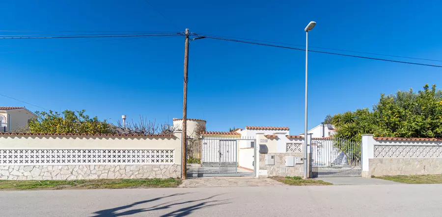 Maison dans l'un des meilleurs canaux d'Empuriabrava.