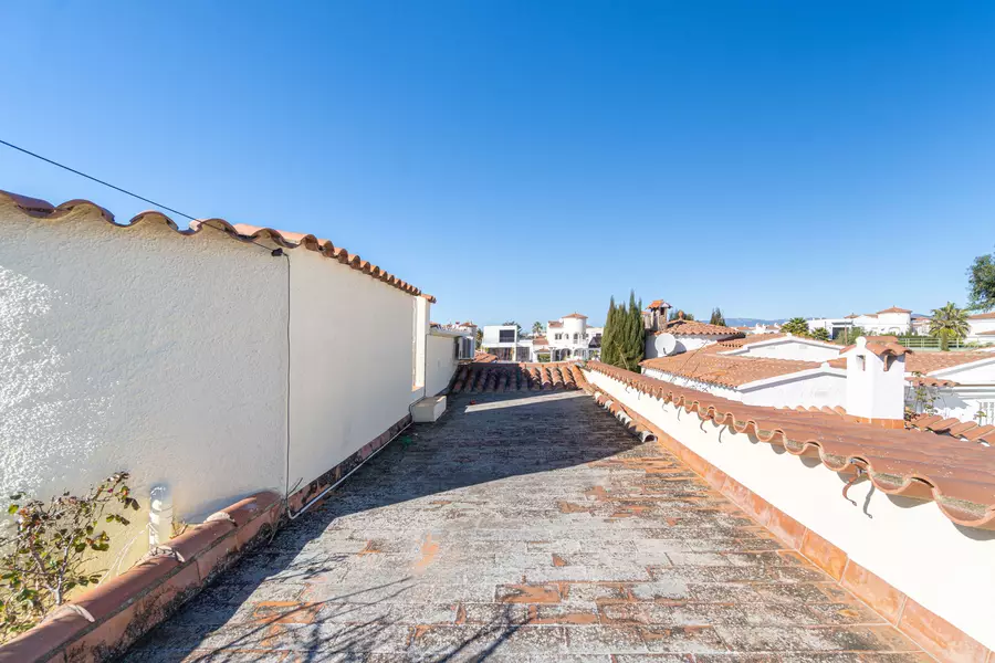 Maison dans l'un des meilleurs canaux d'Empuriabrava.