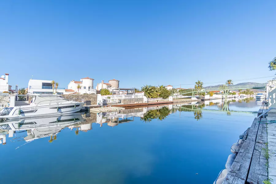 Maison dans l'un des meilleurs canaux d'Empuriabrava.