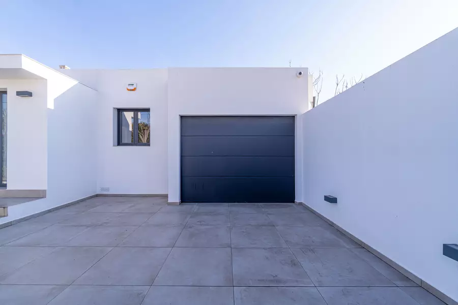 Casa moderna de lujo en Empuriabrava: Confort y Estilo con Hammam y piscina.