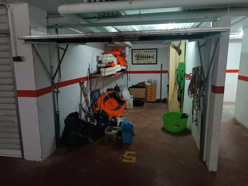 Appartement met aanlegsteiger van 8x4, garage en parkeerplaats