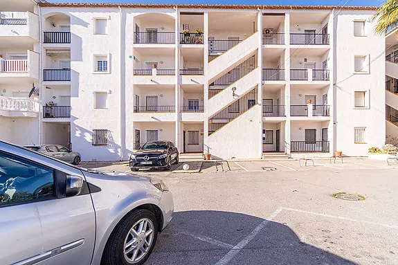 Apartamento reformado en venta con vistas al lago Sant Maurici de Empuriabrava.