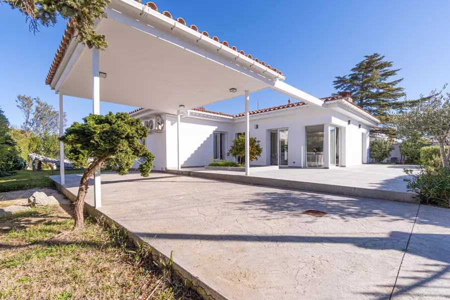 Prachtige villa gelegen op slechts enkele meters van het strand en het centrum