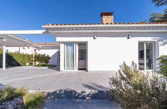 Espléndida Villa nur wenige Meter vom Strand und dem Zentrum entfernt.