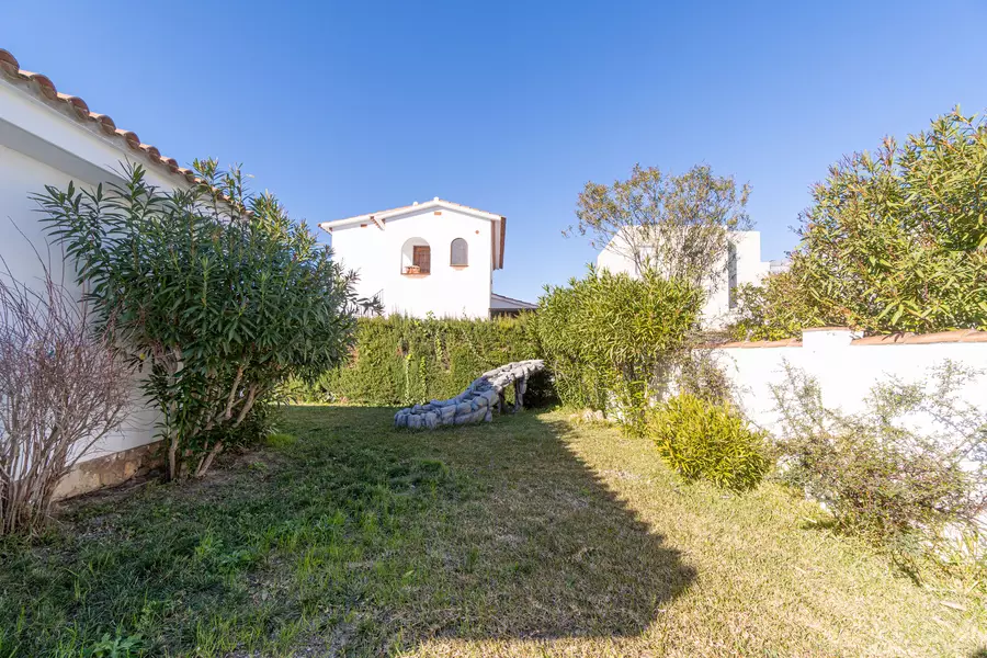 Espléndida Villa nur wenige Meter vom Strand und dem Zentrum entfernt.