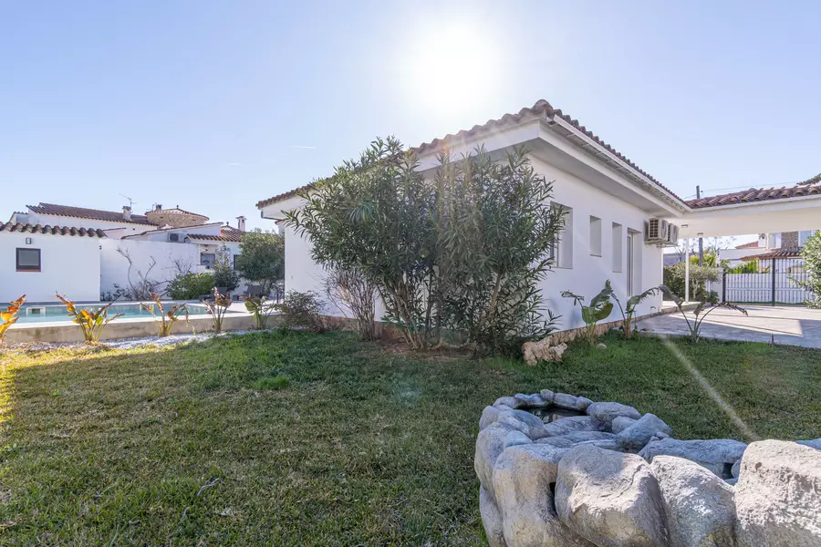 Espléndida Villa nur wenige Meter vom Strand und dem Zentrum entfernt.