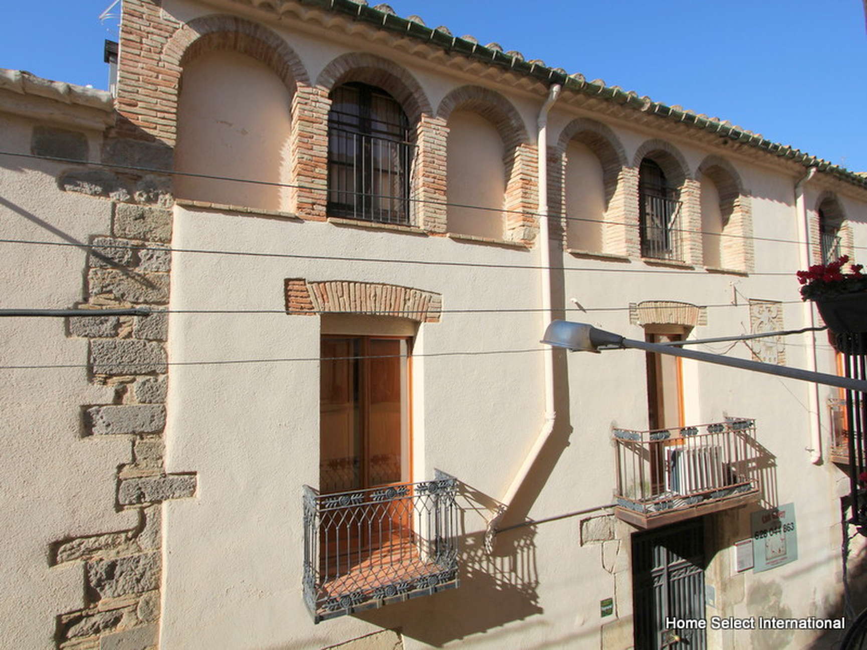 Edifici a la venda en Castelló d'Empuries